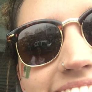 Meet your Posher, Leah